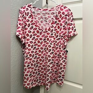 Torrid LIPS tee NWT